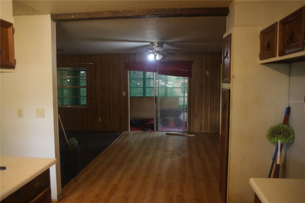 На продажу: $225,000 (4 спален, 2 ванн, 1860 Квадратных фут)