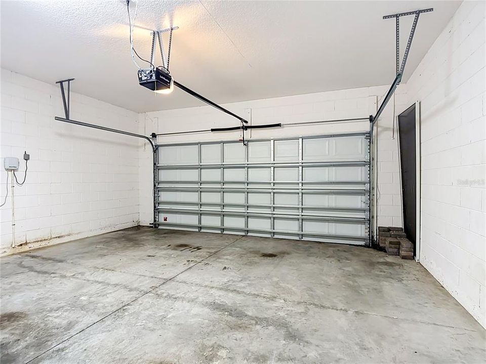 For Rent: $2,300 (3 beds, 2 baths, 1712 Square Feet)