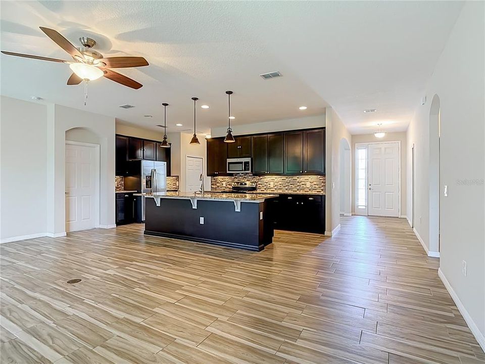 For Rent: $2,300 (3 beds, 2 baths, 1712 Square Feet)