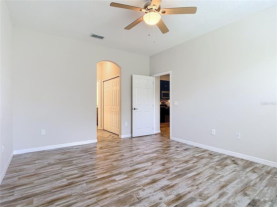 For Rent: $2,300 (3 beds, 2 baths, 1712 Square Feet)