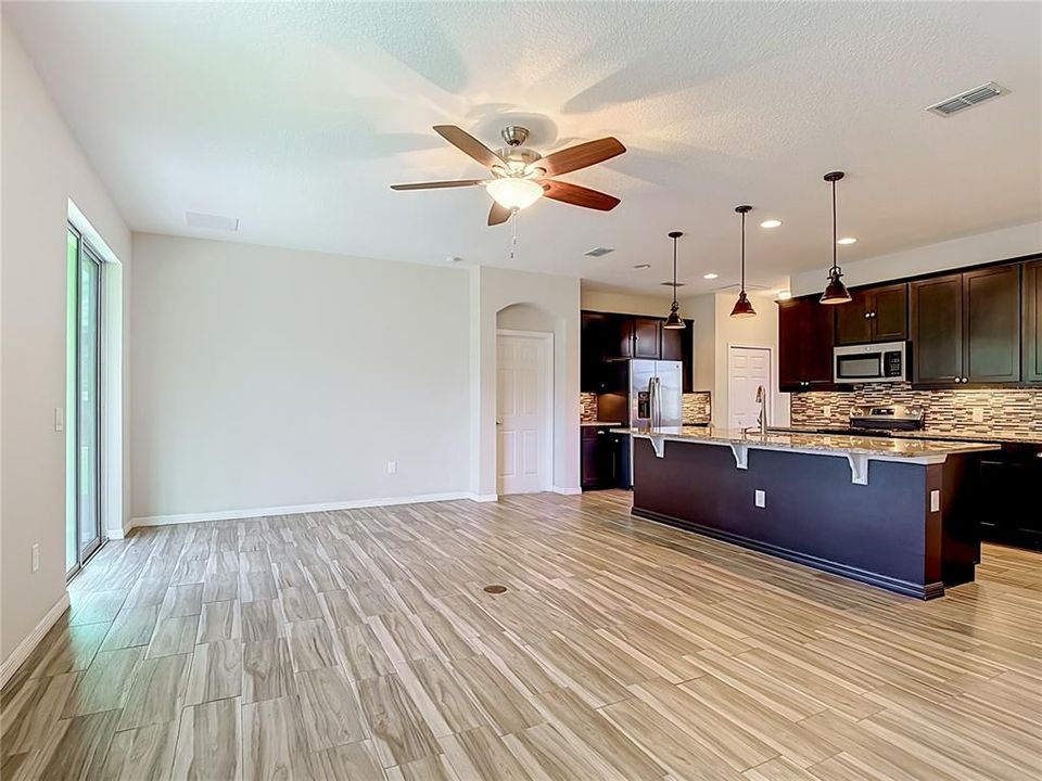 For Rent: $2,300 (3 beds, 2 baths, 1712 Square Feet)