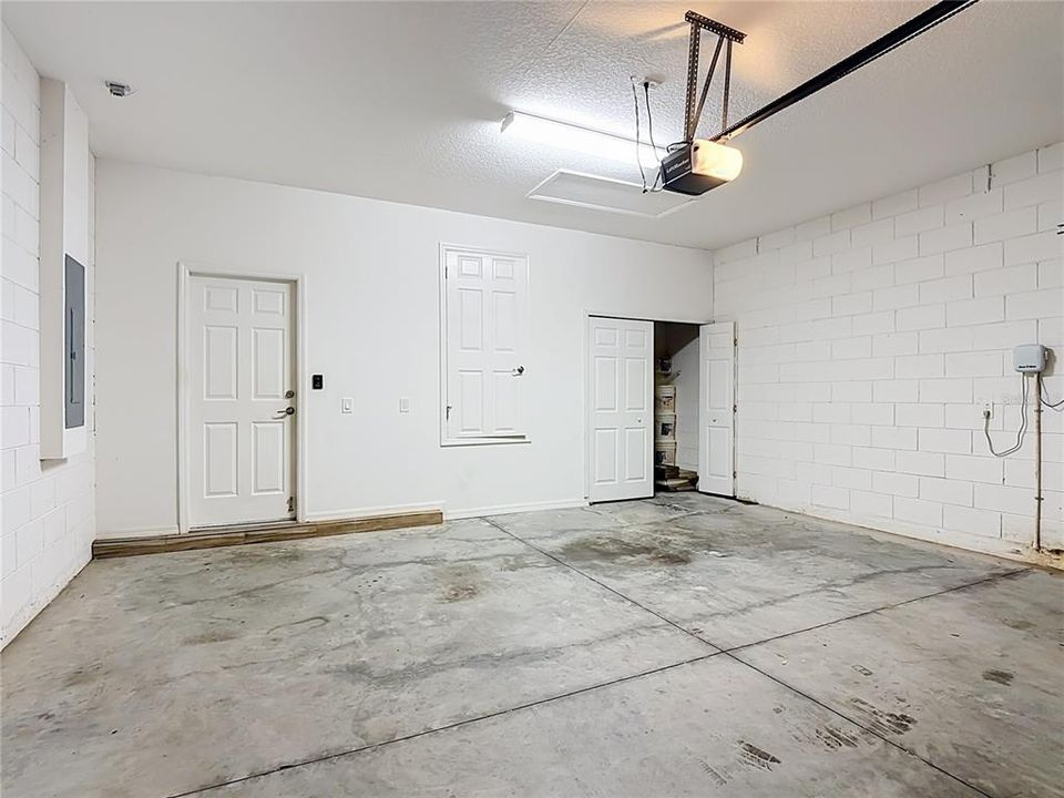 For Rent: $2,300 (3 beds, 2 baths, 1712 Square Feet)