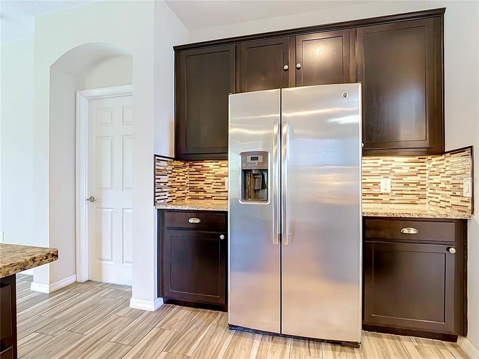 For Rent: $2,300 (3 beds, 2 baths, 1712 Square Feet)