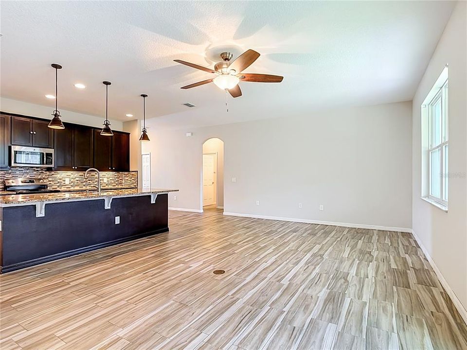 For Rent: $2,300 (3 beds, 2 baths, 1712 Square Feet)
