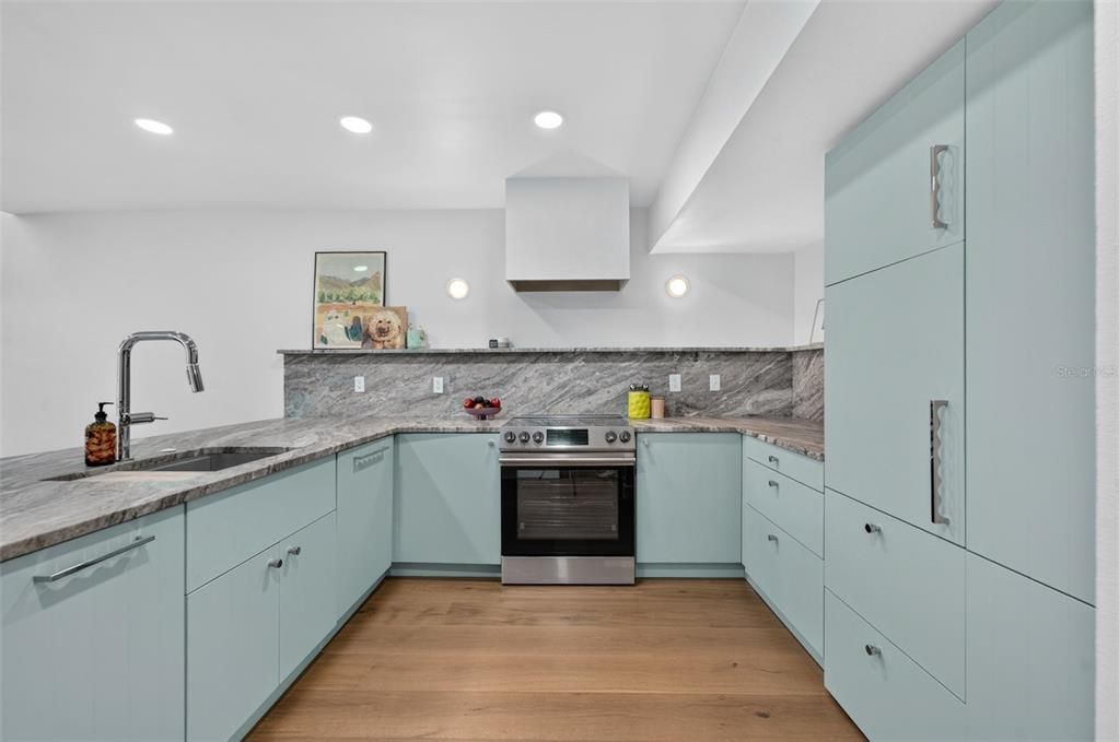 For Sale: $575,000 (2 beds, 2 baths, 1556 Square Feet)