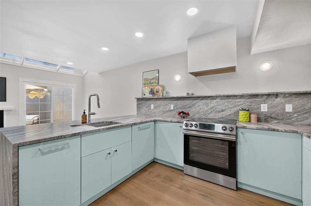 For Sale: $575,000 (2 beds, 2 baths, 1556 Square Feet)