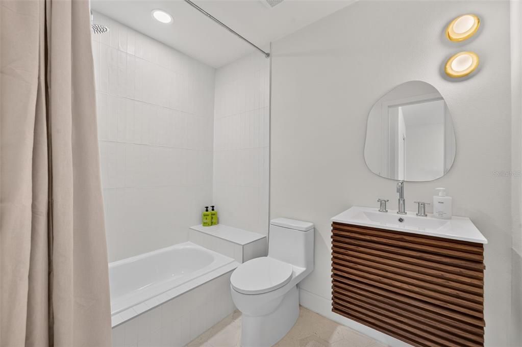 For Sale: $575,000 (2 beds, 2 baths, 1556 Square Feet)