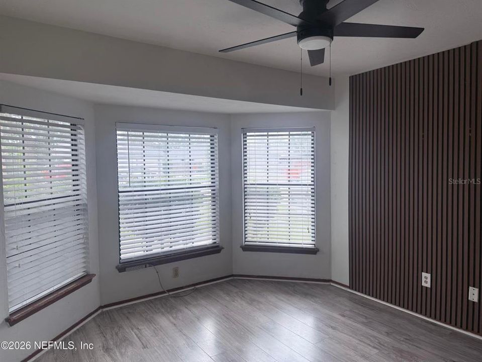 На продажу: $229,500 (3 спален, 2 ванн, 1199 Квадратных фут)