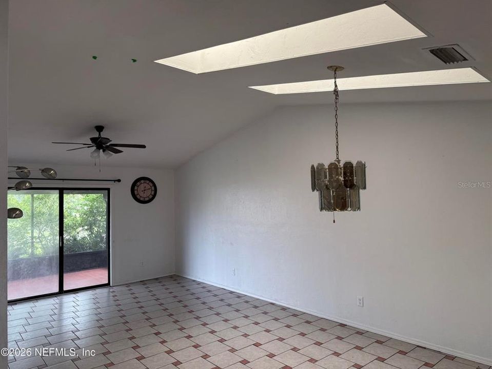 На продажу: $229,500 (3 спален, 2 ванн, 1199 Квадратных фут)