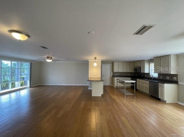 В аренду: $1,995 (3 спален, 2 ванн, 1487 Квадратных фут)