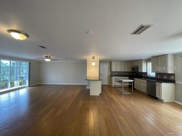 В аренду: $1,995 (3 спален, 2 ванн, 1487 Квадратных фут)