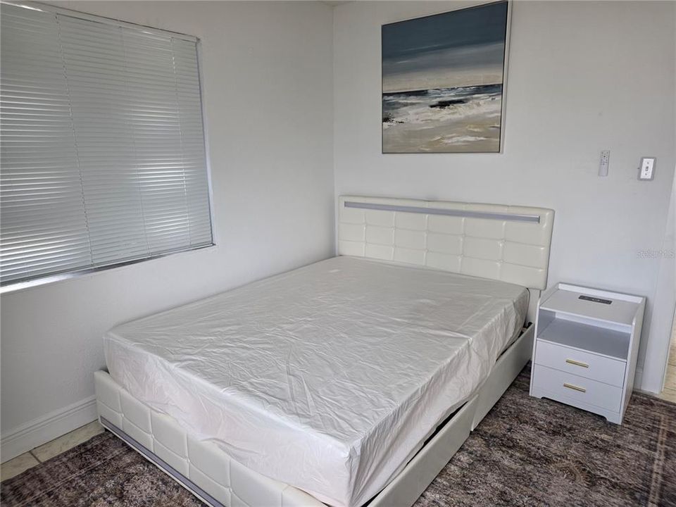 For Rent: $998 (1 beds, 1 baths, 100 Square Feet)