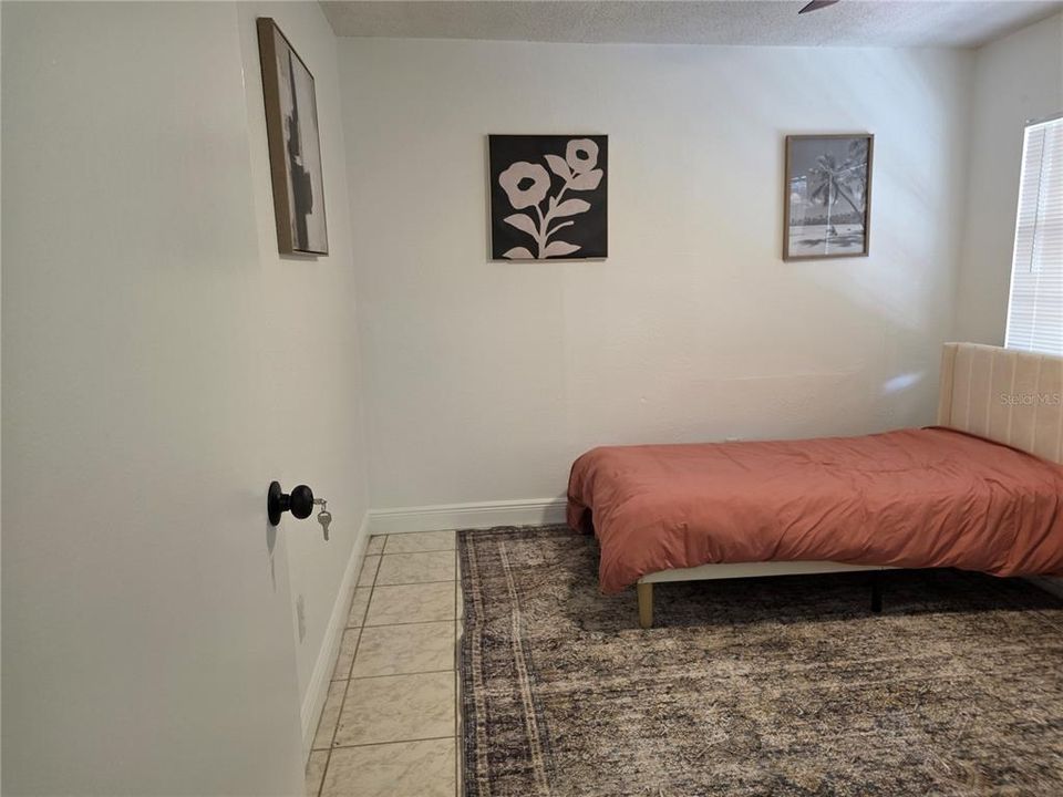 For Rent: $998 (1 beds, 1 baths, 100 Square Feet)
