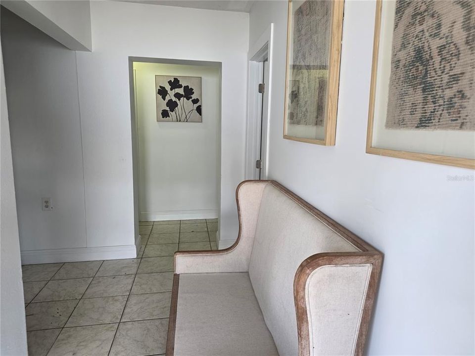 For Rent: $998 (1 beds, 1 baths, 100 Square Feet)