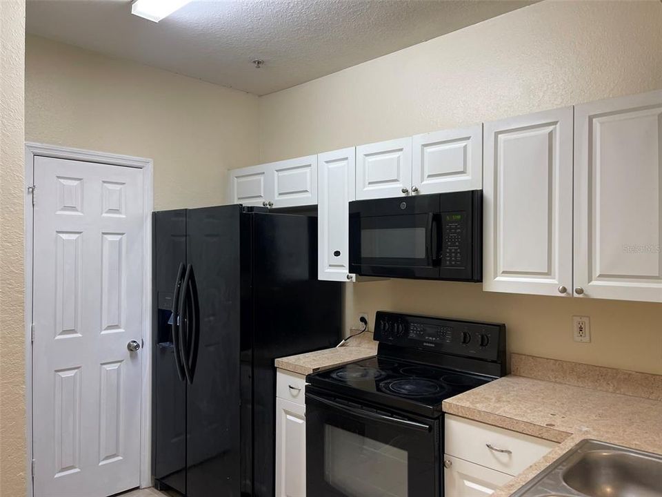 For Rent: $1,700 (3 beds, 2 baths, 1206 Square Feet)