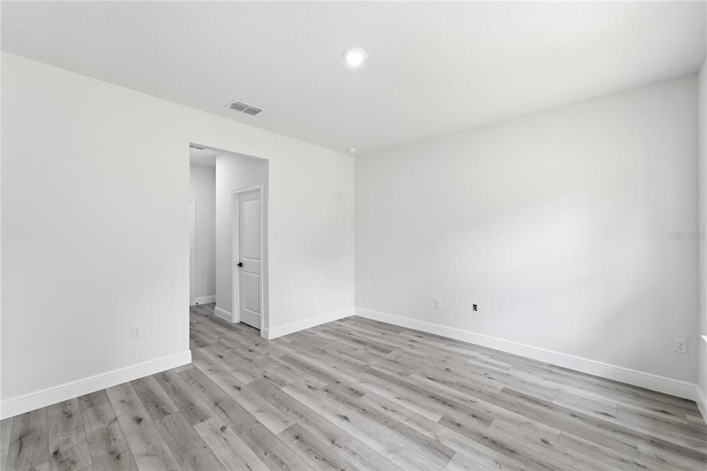 En Venta: $284,900 (4 camas, 2 baños, 1833 Pies cuadrados)