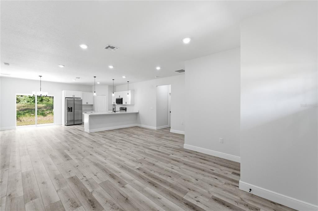 En Venta: $284,900 (4 camas, 2 baños, 1833 Pies cuadrados)