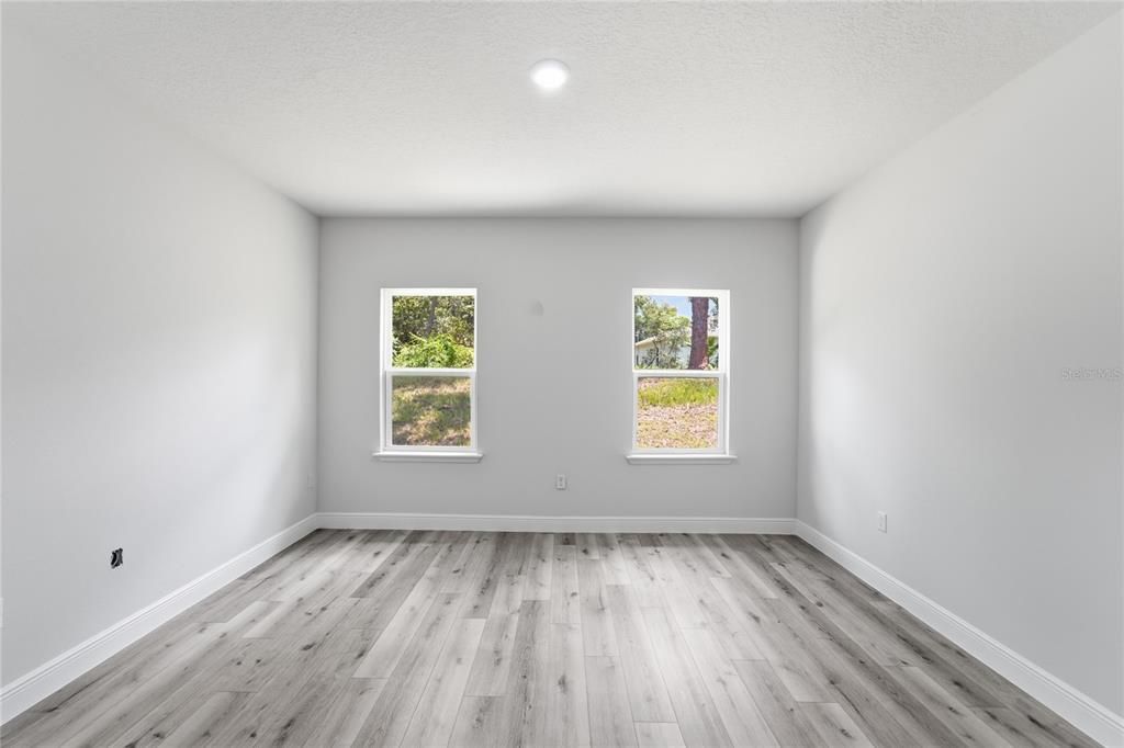 En Venta: $284,900 (4 camas, 2 baños, 1833 Pies cuadrados)