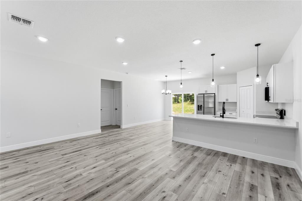 En Venta: $284,900 (4 camas, 2 baños, 1833 Pies cuadrados)