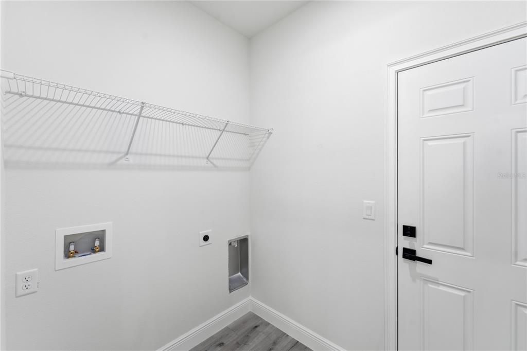 En Venta: $284,900 (4 camas, 2 baños, 1833 Pies cuadrados)