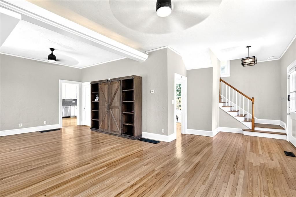 En Venta: $515,000 (4 camas, 3 baños, 2215 Pies cuadrados)