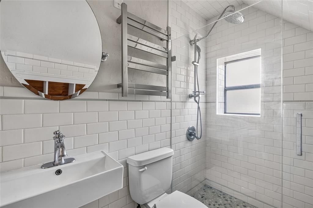 En Venta: $515,000 (4 camas, 3 baños, 2215 Pies cuadrados)
