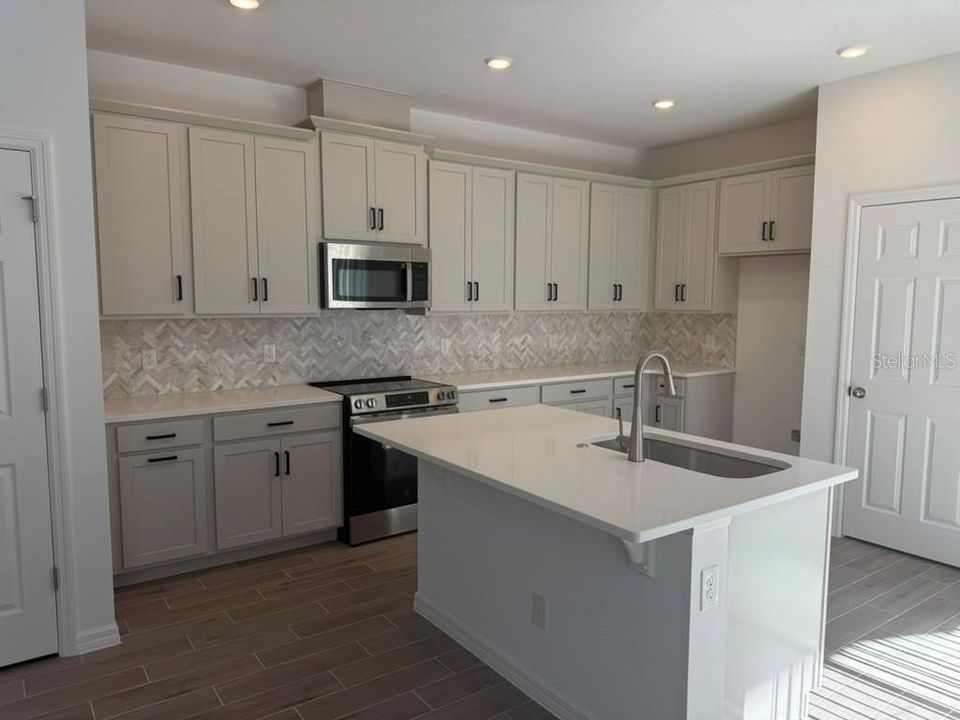 Active With Contract: $350,000 (3 beds, 2 baths, 2003 Square Feet)