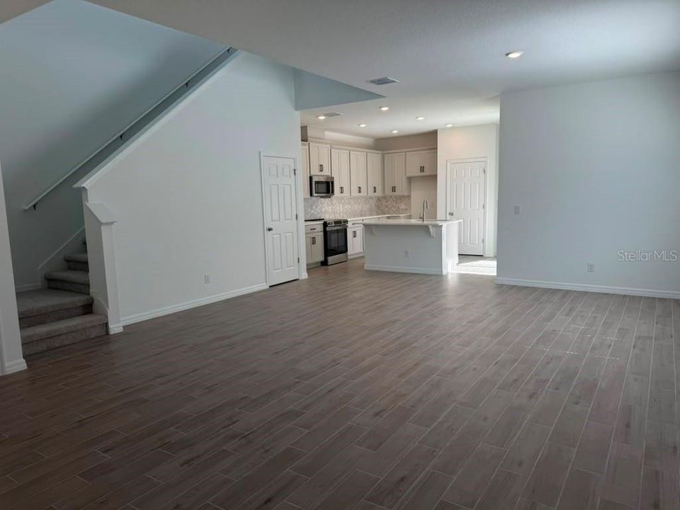 Active With Contract: $350,000 (3 beds, 2 baths, 2003 Square Feet)