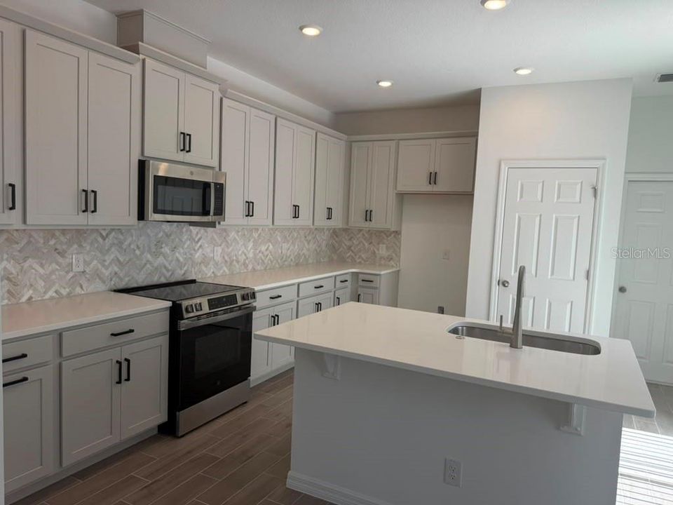 Active With Contract: $350,000 (3 beds, 2 baths, 2003 Square Feet)