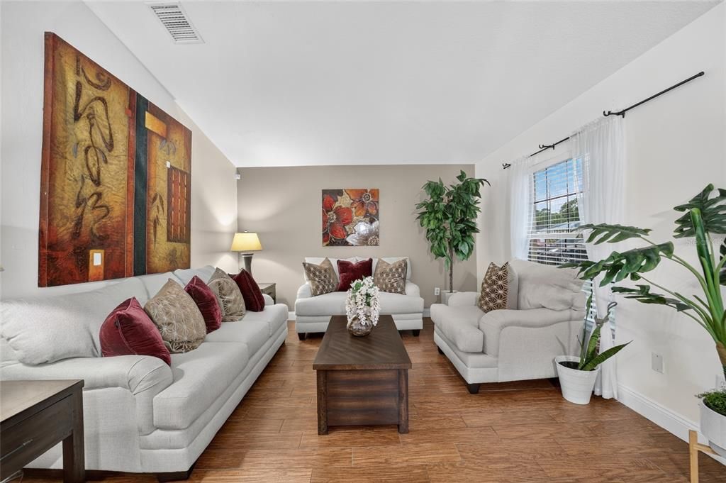 En Venta: $269,900 (3 camas, 2 baños, 1674 Pies cuadrados)