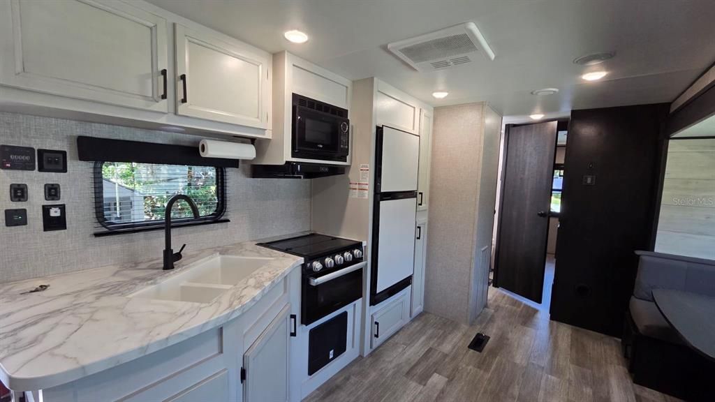 На продажу: $279,000 (0.07 acres)