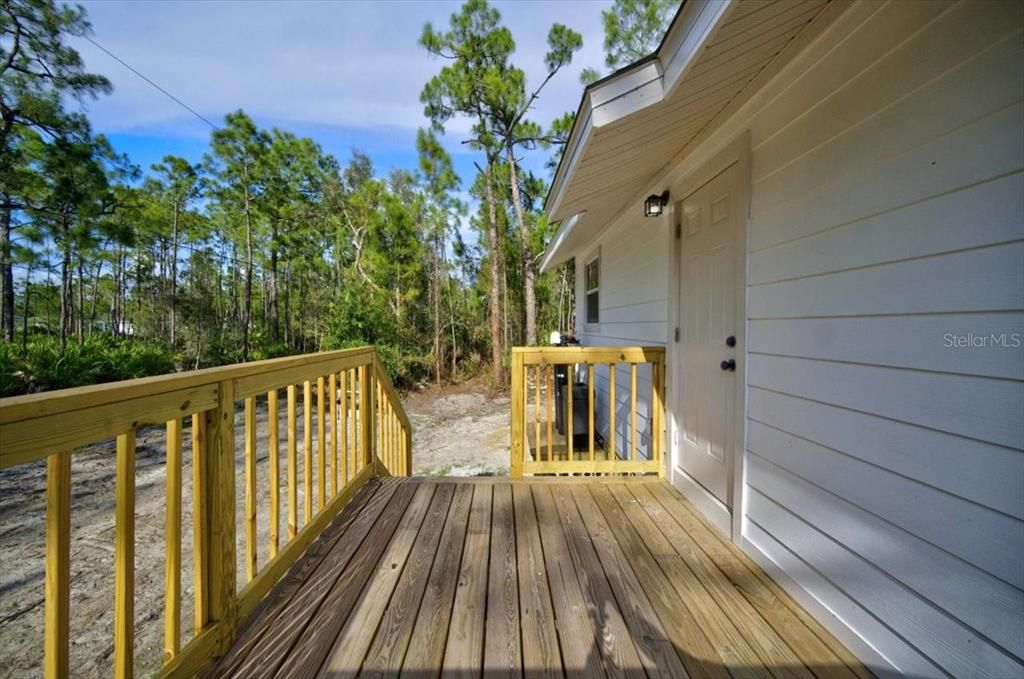 For Sale: $220,000 (2 beds, 1 baths, 816 Square Feet)