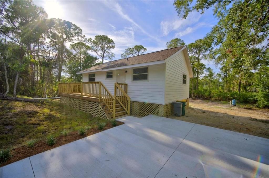 For Sale: $220,000 (2 beds, 1 baths, 816 Square Feet)