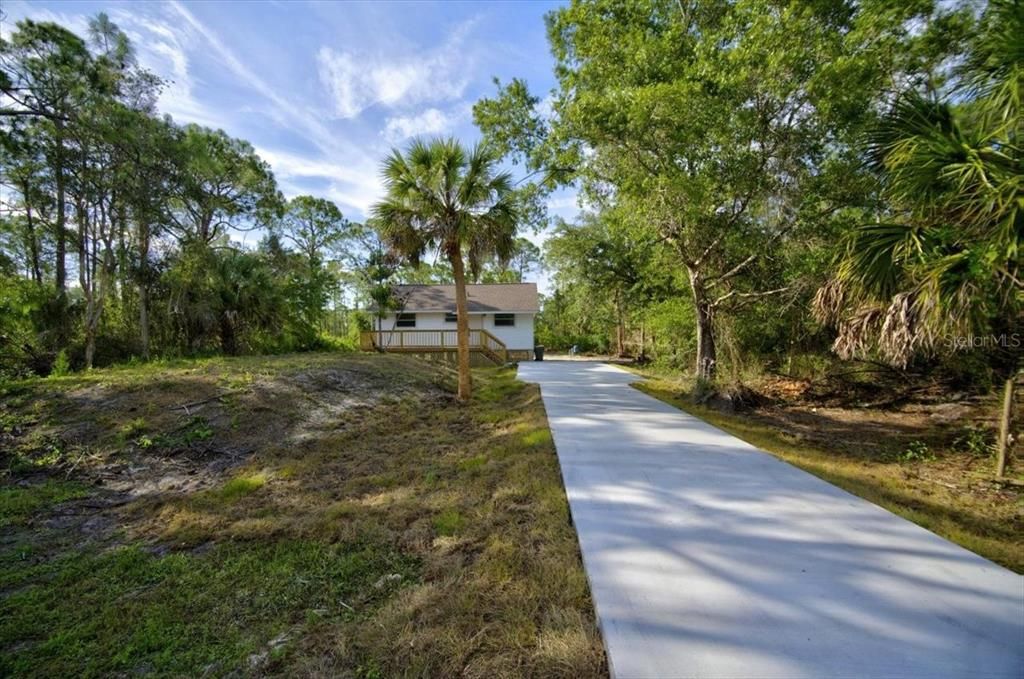 For Sale: $220,000 (2 beds, 1 baths, 816 Square Feet)