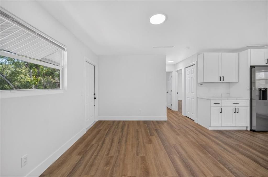 For Sale: $220,000 (2 beds, 1 baths, 816 Square Feet)