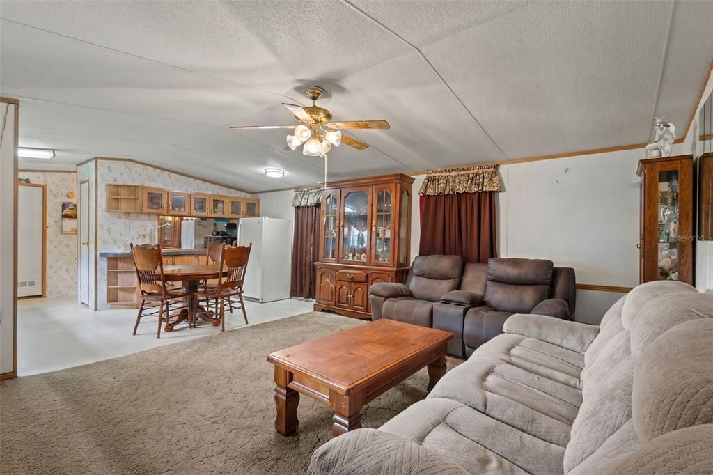 For Sale: $235,000 (3 beds, 2 baths, 1216 Square Feet)