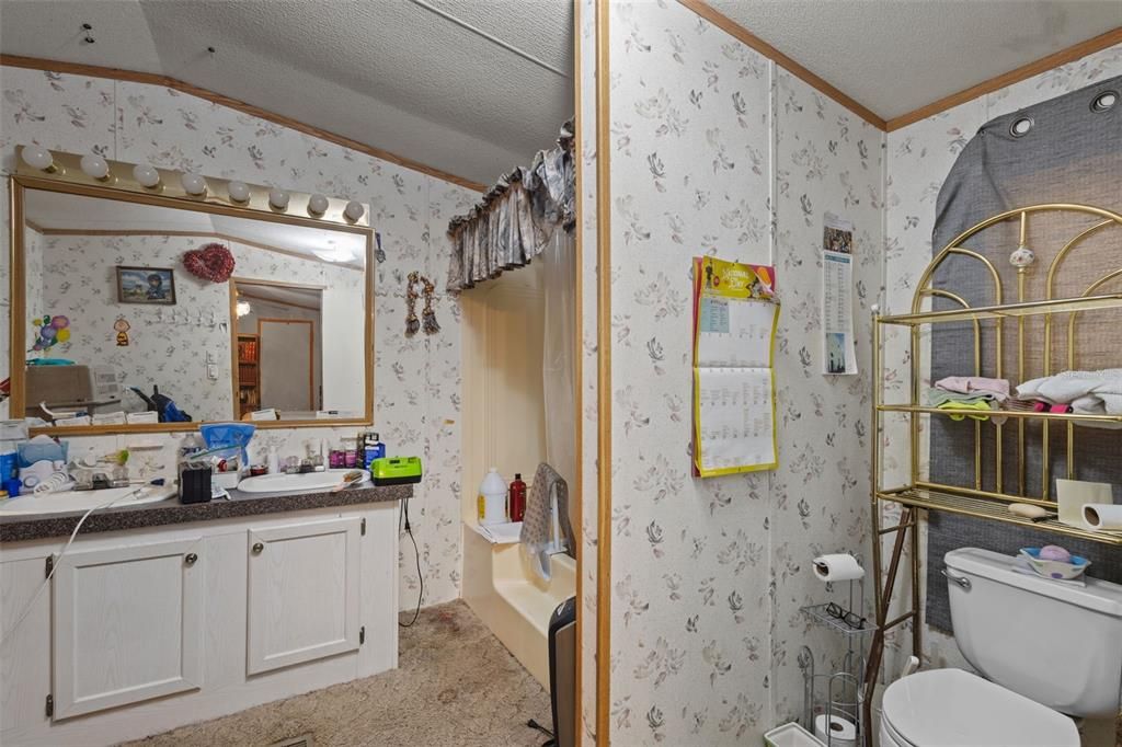 For Sale: $235,000 (3 beds, 2 baths, 1216 Square Feet)