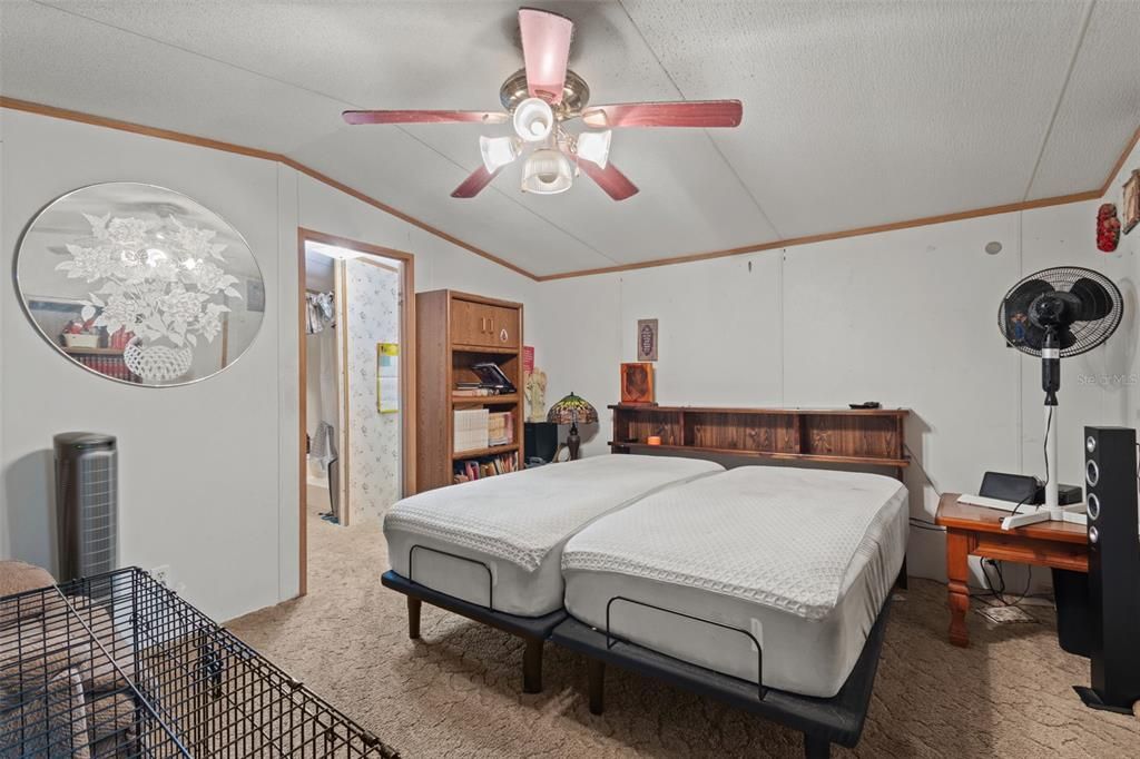 For Sale: $235,000 (3 beds, 2 baths, 1216 Square Feet)