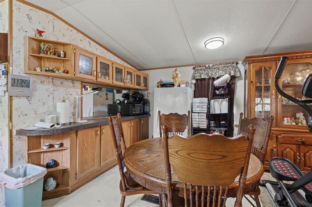 For Sale: $235,000 (3 beds, 2 baths, 1216 Square Feet)