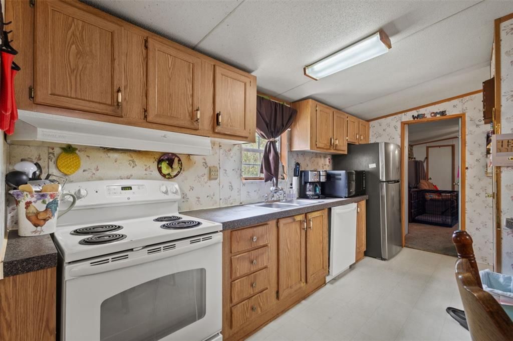 For Sale: $235,000 (3 beds, 2 baths, 1216 Square Feet)