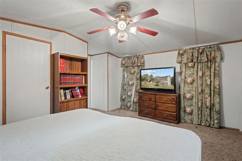 For Sale: $235,000 (3 beds, 2 baths, 1216 Square Feet)
