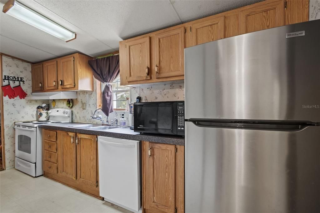 For Sale: $235,000 (3 beds, 2 baths, 1216 Square Feet)