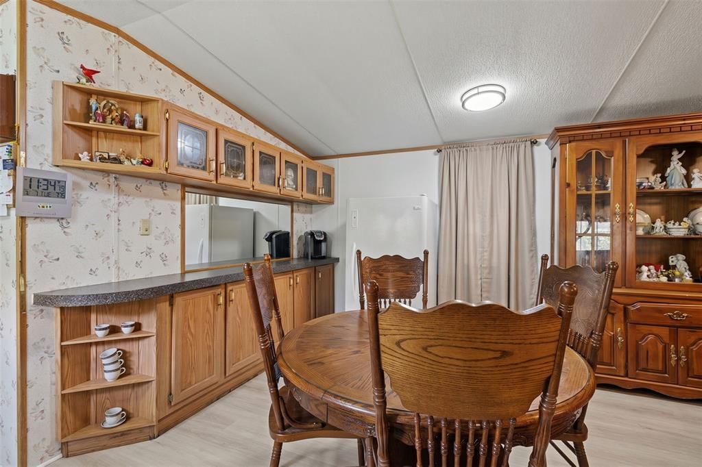 For Sale: $235,000 (3 beds, 2 baths, 1216 Square Feet)
