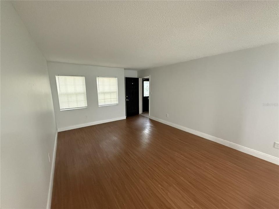 For Rent: $1,800 (2 beds, 1 baths, 949 Square Feet)