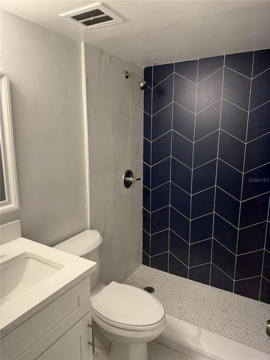 For Rent: $1,800 (2 beds, 1 baths, 949 Square Feet)