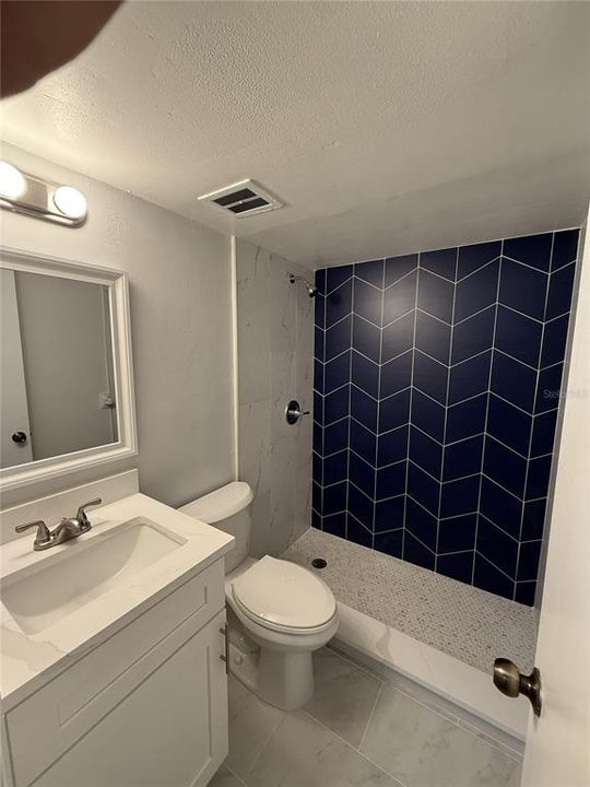For Rent: $1,800 (2 beds, 1 baths, 949 Square Feet)