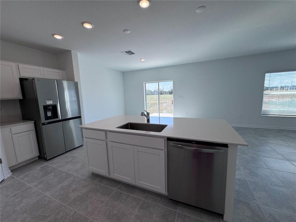 For Rent: $1,995 (4 beds, 2 baths, 1879 Square Feet)