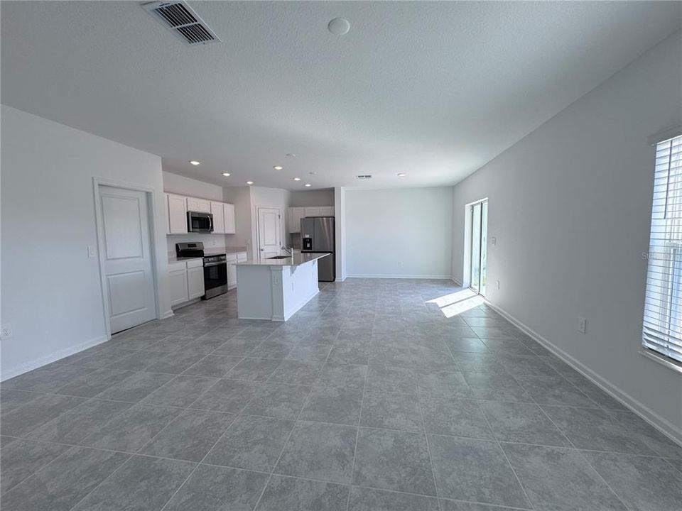 For Rent: $1,995 (4 beds, 2 baths, 1879 Square Feet)
