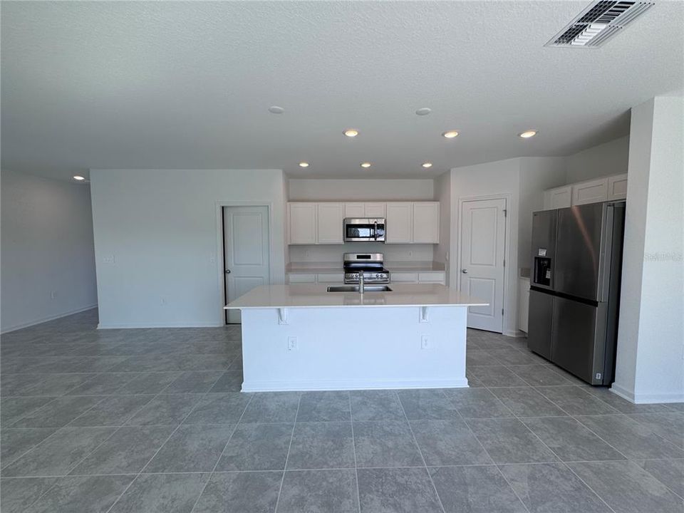 For Rent: $1,995 (4 beds, 2 baths, 1879 Square Feet)