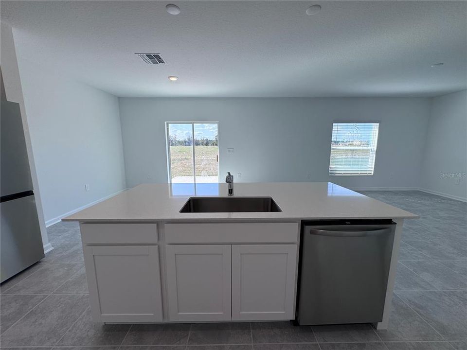 For Rent: $1,995 (4 beds, 2 baths, 1879 Square Feet)